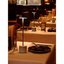 오버플로잉 미국 레스토랑 유럽펍 바 테이블 협탁스탠드, 크롬 + 웜 라이트 + 충전기 터치 스위치