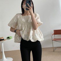 [랜덤플레이] 자수 플라워 소매퍼프 블라우스
