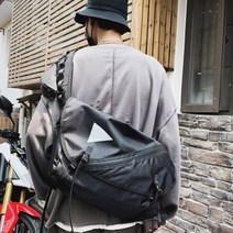 남녀공용 크로스백 블랙 스트릿 느낌 감성 힘한 가방 심플한 데일리 깔끔한 디자인 예쁜
