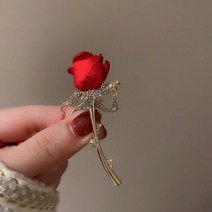 Rinhoo 여성용 라인스톤 레드 로즈 꽃 브로치 우아한 튤립 꽃 부케 나비 매듭 라펠 핀 웨딩 파티 배지 쥬얼리
