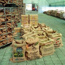 캠핑장작 대흥 국산 참나무 장작 10kg 15kg 20kg 감성 캠핑 불멍 미니 난로 17kg 원두 커피 마대 자루 포장 땔깜 화목 보일러, 박스-10kg