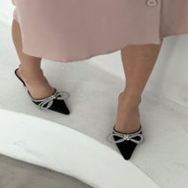 브이와이 VY 여자 리본 큐빅 웨딩슈즈 사틴뮬 꽃무늬 구두