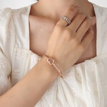 kirahosi 키라호시 유럽과 미국 일의 틈새 디자인 감각 패션 개성 사랑 매듭 팔찌 티타늄 스틸 도금 18K 골드 오픈 팔찌 도매 88DH8134