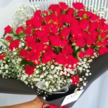 플라로마 장미 100송이 꽃다발 생화 당일발송가능 로즈데이 부부의날 성년의날 생일꽃다발 생일 기념일 전국배송 지정일예약배송, 빨강+안개꽃