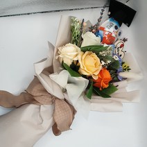 [예란꽃방] 비누 꽃다발 / 어린이 선물용 꽃다발 / 조화 꽃다발 5송이, 코랄혼합2(+학사모킨더조이픽+축하합니다하트픽)