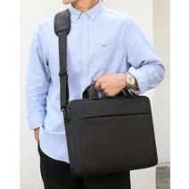 남자 회사원 노트북가방 크로스백 블랙 패션 들고다니는 대학생