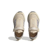아디다스키즈 NC 인천점 매장인기상품~~통기성이 뛰어난 대형 메쉬 갑피와 벨크로 스트랩이 있는 슬립온 디자인의 운동화 HP6196