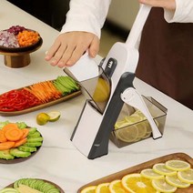 다용도 만능 채칼 칼날 교체가 필요 없는 레버조절 방식 손 보호 쉬운 컷팅 다기능 절편썰기 채썰기 막대썰기 깍뚝썰기 두께조정 가능한 만능슬라이스 슬라이서, 그린
