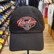 NBA 남여공용 토론토 랩터스 팀 로고 뉴트로 자수 포인트 블랙 칼라 소프트 커브 볼캡 챙 모자
