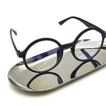 대학생코디 데이트패션 안경태 포인트 동그란 블랙뿔테안경 견고한안경테 안경테