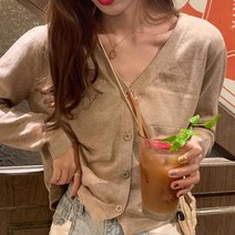 여성 베이지 짧은 가디건 20대 3대 기본 간절기 코디 가을가디건 편한가디건 예쁜가디건 간절기가디건