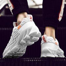 니트런 트위스터 엠보스티치 발볼넓은 운동화