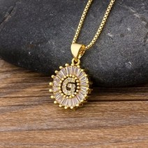 며느라기 박하선 목걸이 레이어드 코인 목걸이 패션 골드 컬러 글자 펜던트 마이크로 포장 지르콘 초기 편지 커플 최고의 가족 이름 보석