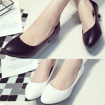 심플한 여성 로우힐 블랙/화이트 커리어우먼룩 낮은굽