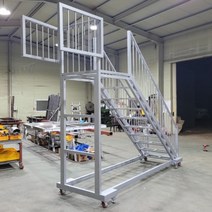 이동식철제계단사다리 물류센타 산업현장 작업용 접이식 옥상계단제작 높이조절가능 천연 목재발판