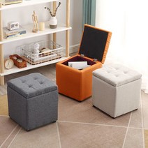 수납용 의자는 사람들이 입구로 신발을 갈아 신는 의자로 앉을 수 있다. 거실 수납용 의자는 원목 소파용 의자이다, 02