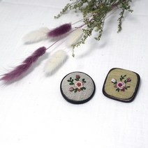 [monica made] 쉼 자수 원목 브로치 패브릭 장미자수 프랑스자수 수공예 완제품