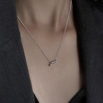 스파이럴 스프링 목걸이 여성 s925 순은 소층 디자인 개성 있는 창의적인 실버 주얼리입니다