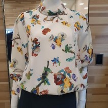 [에스쏠레지아] 플라워 프린트 블라우스 SOK8WBL200