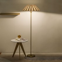 아웃도어랜드마크 고급스러운 골드 장스탠드 플로어 노블 감성 조명, 단품