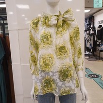 블루페페 부평점 레이온 마 블랜딩 화려한 플라워 패턴에 볼륨있는 핏입니다..리본으로 다양한 연출 하세요...