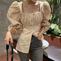 [랜덤플레이] 스퀘어넥 어깨 퍼프 콩 단추 블라우스