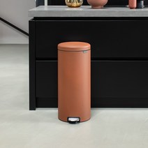 Brabantia Brabantia 발로 작동하는 쓰레기통 30L 스테인레스 스틸 가정용 주방 뚜껑이있는 대용량 쓰레기통, 페달 30L-미네랄 시나몬 레드
