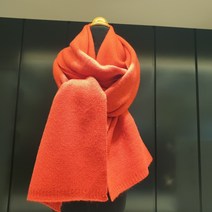 폭이 좁아 코디하기 좋은 니트머플러