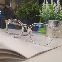 최우식투명뿔테2