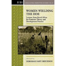 Women Wielding the Hoe: Lessons from Rural Africa for Feminist Theory and Development Practice Paperback, Berg 3pl