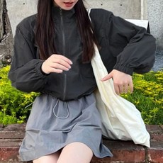 立領短版防風外套，有口袋, 肩寬47cm 胸寬55cm 袖長58cm 全長61cm, 黑色