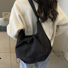 Syunick 女款 抽繩可調節背帶斜背包, 黑色