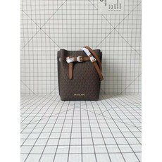 마이클코어스에밀리아