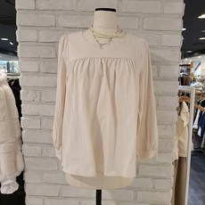 스퀘어넥셔링블라우스