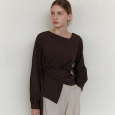 [830 예약배송] 아워코모스 comos 1214 unbalance wrap blouse (brown) - 아워코모스