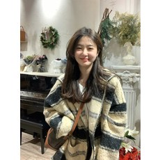 여성 남방 프릴 블라우스 출근룩 부유한 가족 딸 여성 가을 겨울 두꺼운 고급 작은 햅번 스타일 모직 코트를 위한 한국식 줄무늬 모직 코트