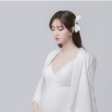 만삭사진 만삭 셀프 스튜디오 촬영 의상 컨셉 정장 자켓 화이트