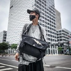 한국판 바이커백 남풍패 트렌드 대용량 여성 메신저백 스포츠백