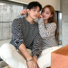 로맨틱홀릭 프렌치 루즈 스트라이프 커플룩