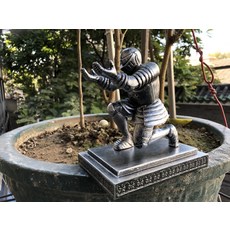 중세기사 만년필 꽂이 홀더 거치대, 짙은 회색