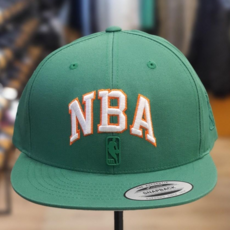 NBA 모자 할인!! 남여공용 로고 메탈 자수 포인트 깔끔한 디자인 사계절 쓰기 좋은 그린칼라 스냅백 모자