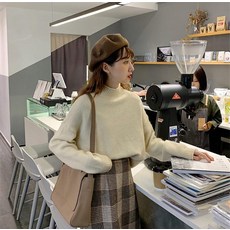 겨울 가을 소녀 감각 코디 눈길을 끄는 루즈핏 스웨터 투수영복 룩