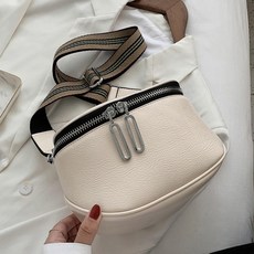 탈리 반달 스트랩 집업 크로스백 (블랙 다크브라운 라이트브라운 아이보리) S200825D004BAG