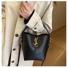 손으로 하이 엔드 센스 백 여성의 새로운 패션 올 매치 버킷 백 틈새 디자인 간단한 캐주얼 숄더 백