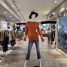 코인코즈 코인코즈차이나 두줄니트 팔부분 포인트가 돋보이네요