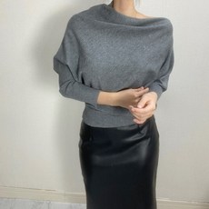 슈잼마켓 / 촉촉한 보트넥 언발 오프숄더 니트