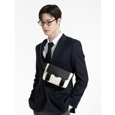 BEDFORD 11TH Polygon doublebelted baby Sling bag [black ivory] - 아기슬링백