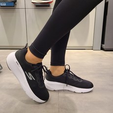 e6c8bf6327d3c3343fe25003497547c7990a0926f3b87f0abf9ac611b3fa.jpg