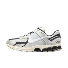 슈데일리 나이키 줌 보메로 5 라이트 본 앤 블랙 FN7649-110