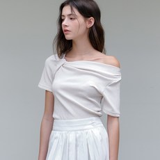 아워코모스 comos 1153 draped neck pleats T-shirt (cream)